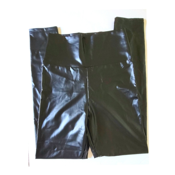 Pleather Leggings ❤️ - Picture 5 of 9